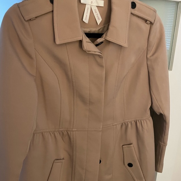 Beautiful fitted trench coat - Picture 2 of 2